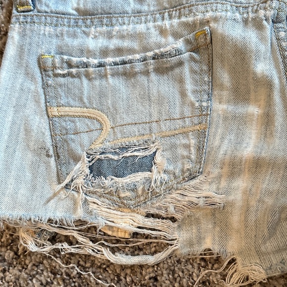 American Eagle Outfitters Light Wash Distressed Denim Cutoff Shorts - Picture 4 of 8